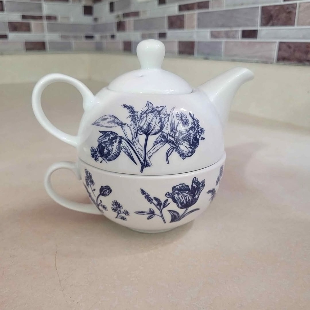 2- Piece Floral Blue & White Teapot Set- NEW!!!!